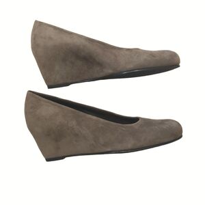 Stuart Weitzman Comodo Taupe Mushroom Suede Wedge Pump NWT